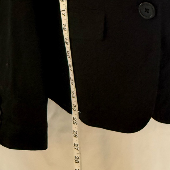 ⭐️  WOMENS GAP BLACK 2 Button BLAZER size 8 - Picture 6 of 9